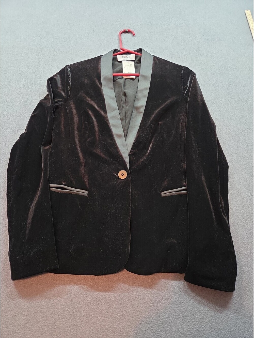 women's black velvet tuxedo blazer by Bailey 44 size S